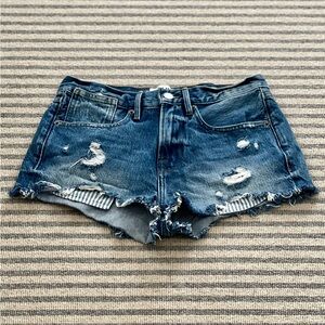 Frame Le Stevie Short with Peeking Pockets. Color - Galia, size 24